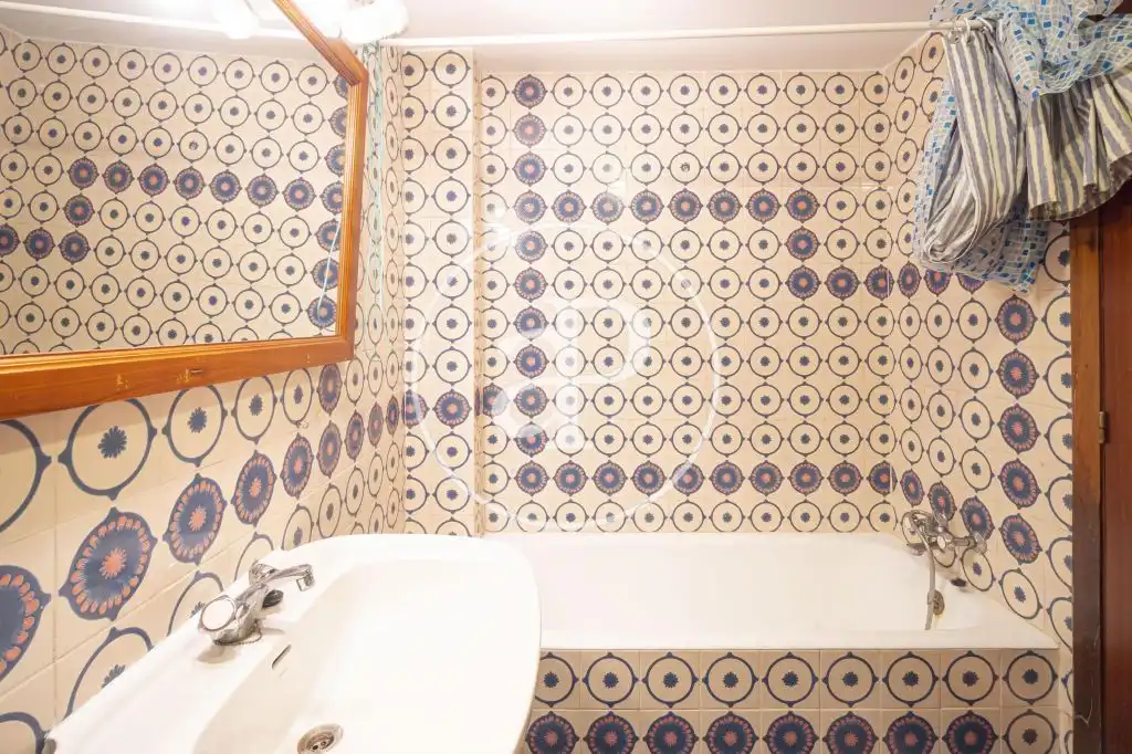 Baño de Piso de alquiler en Valencia con Aire acondicionado, Calefacción y Amueblado