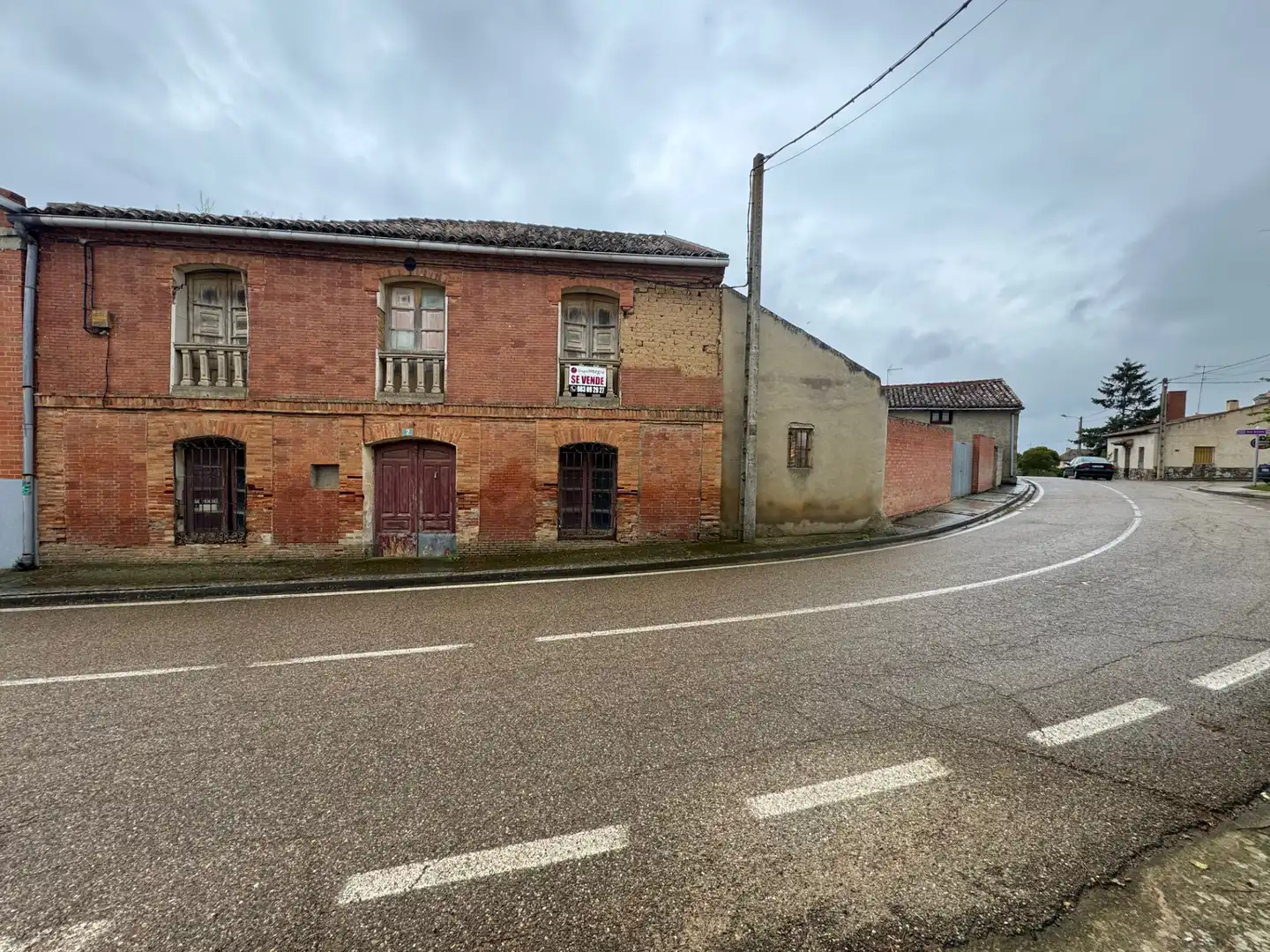Vista exterior de Finca rústica en venda en Villalba de la Loma amb Jardí privat i Traster