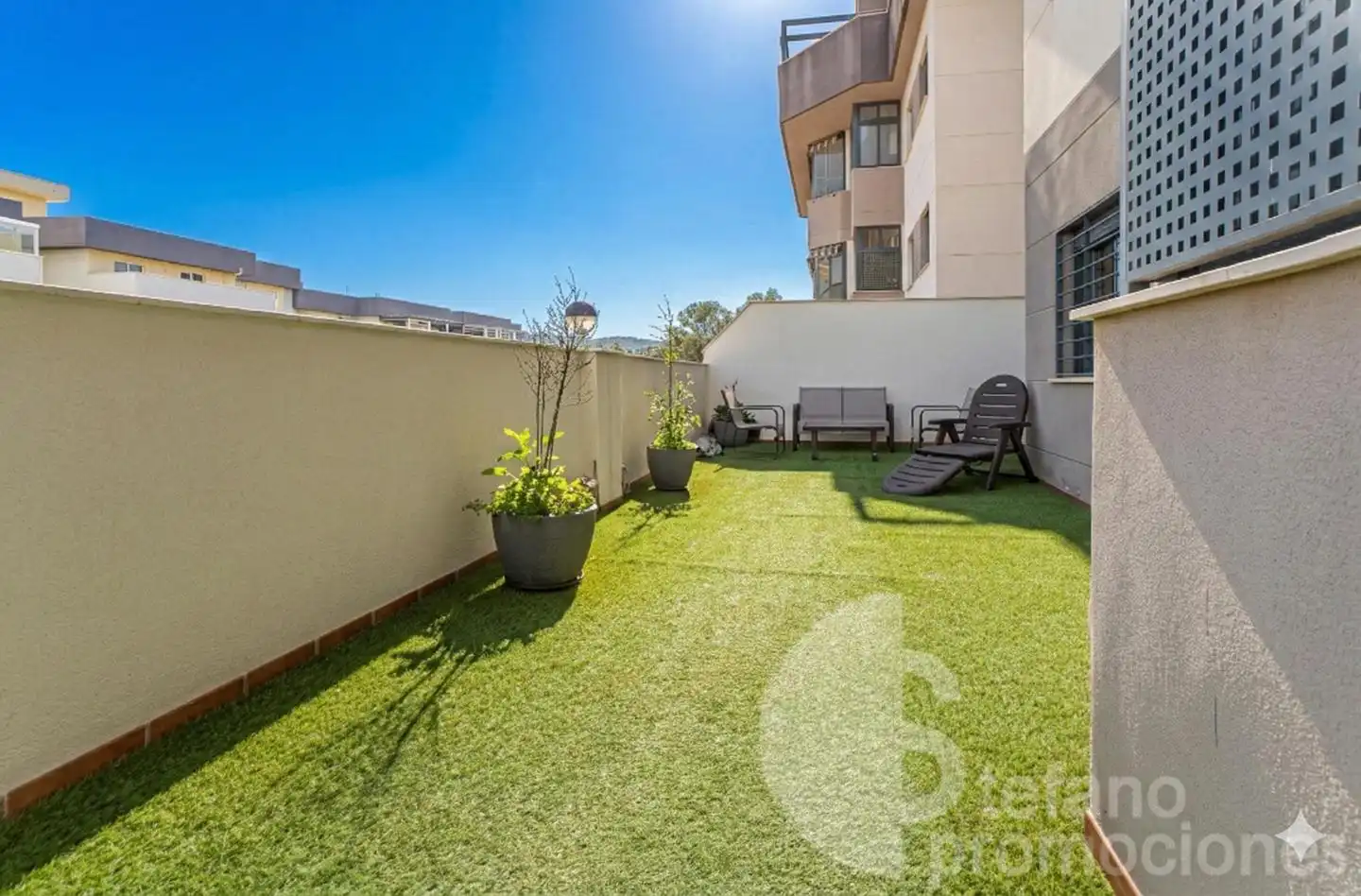 Terrasse von Erdgeschoss zum Verkauf in Málaga mit Klimaanlage, Privatgarten und Parkett