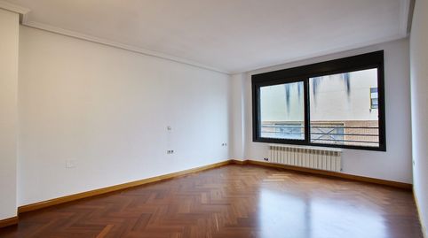 Foto 4 de Piso de alquiler en Huerta del Rey, Valladolid Capital