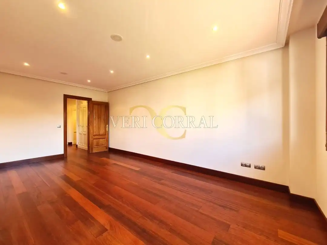 Casa o chalet en venta en Oviedo  con Calefacción, Jardín privado y Terraza