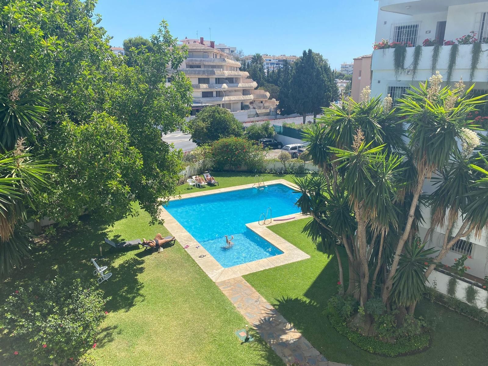 Swimming pool of Apartment to rent in Marbella  with Air Conditioner, Heating and Terrace