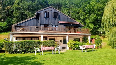 Espectacular complejo rural, con casa, cabaña, piscina y terreno, a la venta en Hernani.