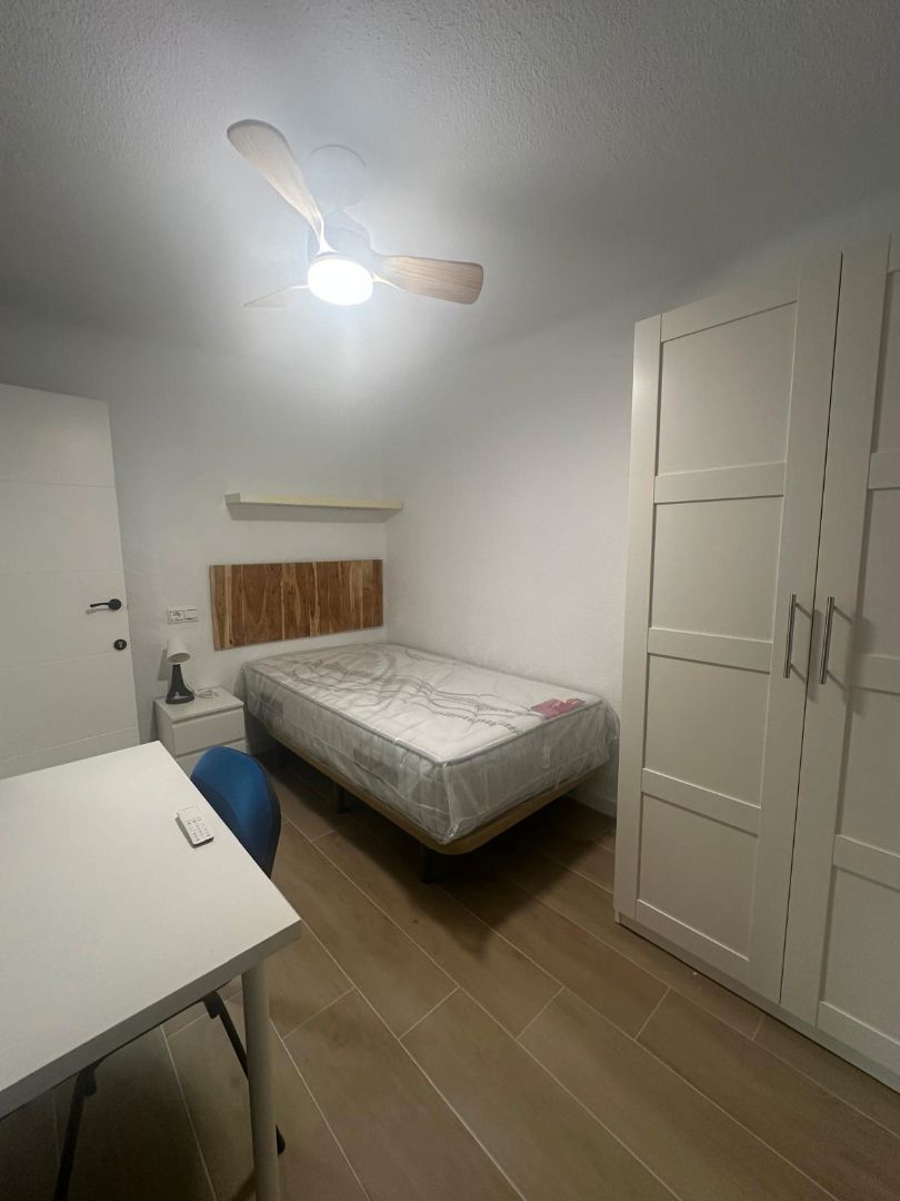 Bedroom of Flat to rent in  Granada Capital  with Air Conditioner, Furnished and Oven