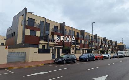 Vista exterior de Casa adosada en venda en Castellón de la Plana / Castelló de la Plana amb Terrassa, Traster i Balcó