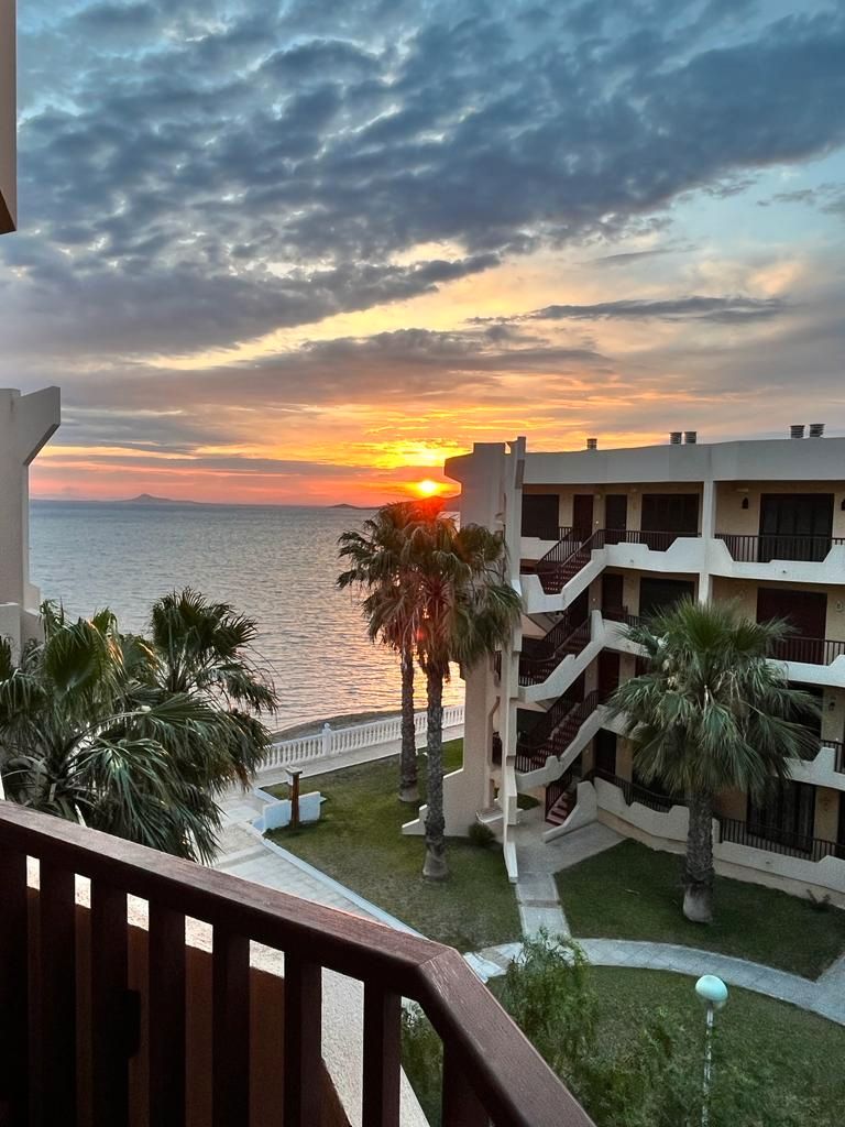 Vista exterior de Apartament en venda en La Manga del Mar Menor amb Aire condicionat, Moblat i Piscina comunitària