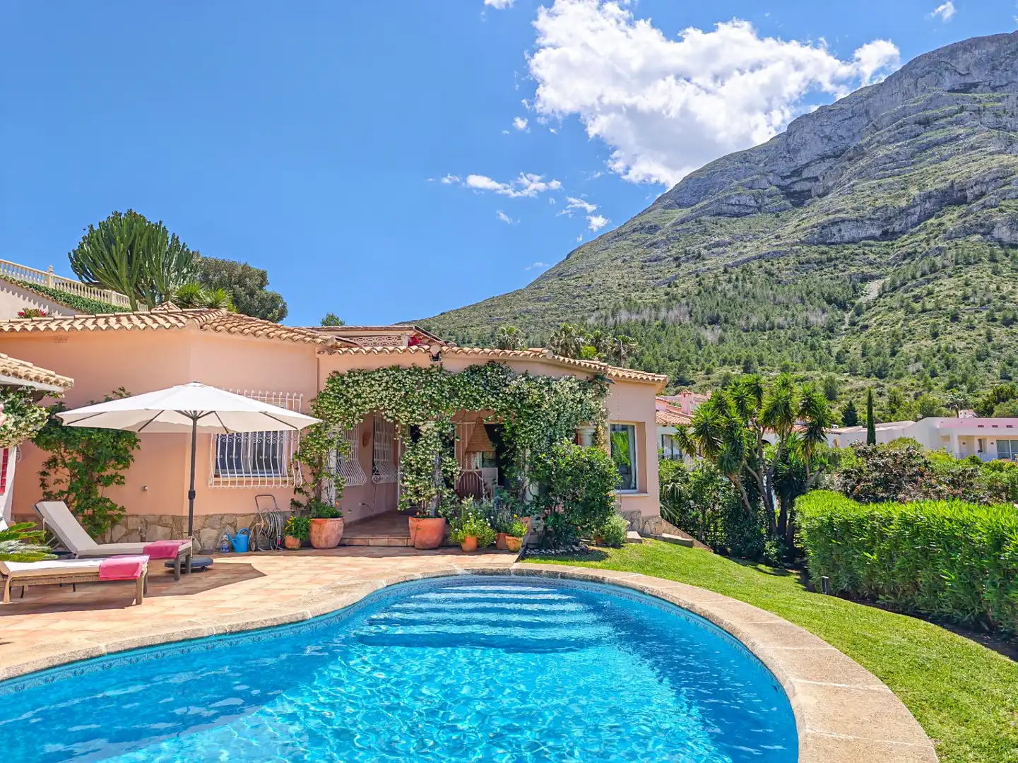 Vista exterior de Casa o chalet en venta en Dénia con Aire acondicionado, Calefacción y Jardín privado