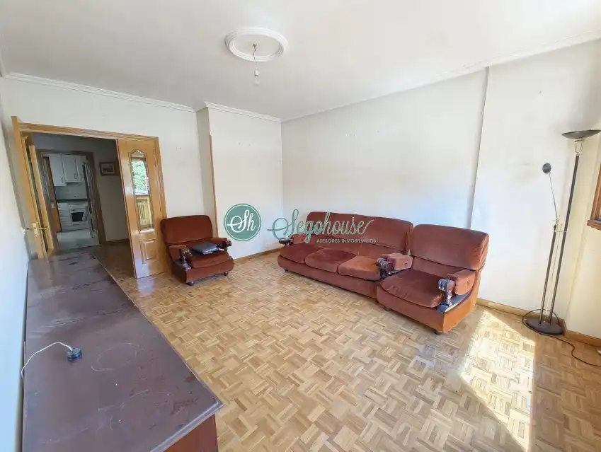 Sala de estar de Piso en venta en Segovia con Calefacción, Parquet y Trastero