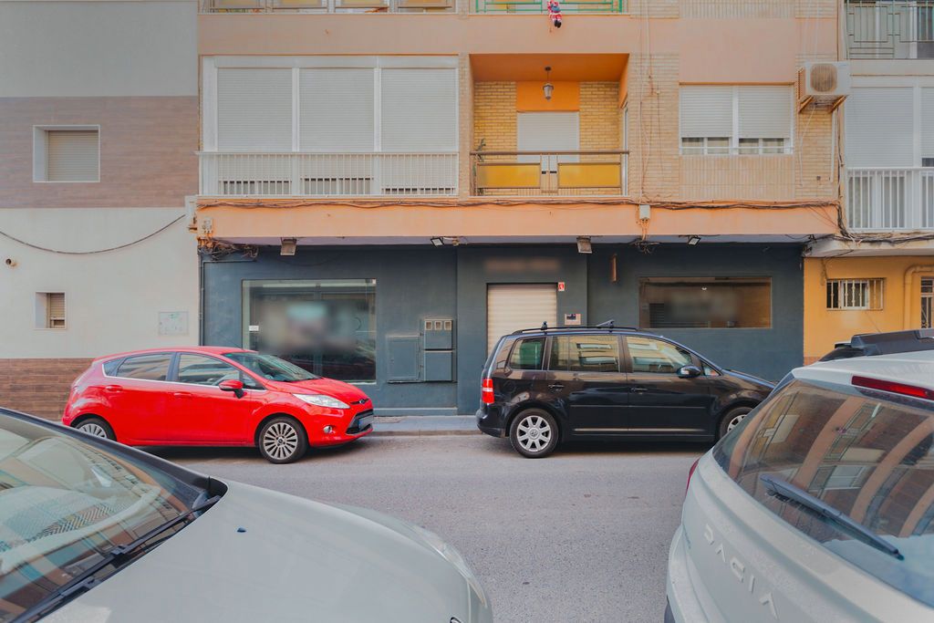 Vista exterior de Local de lloguer en  Almería Capital