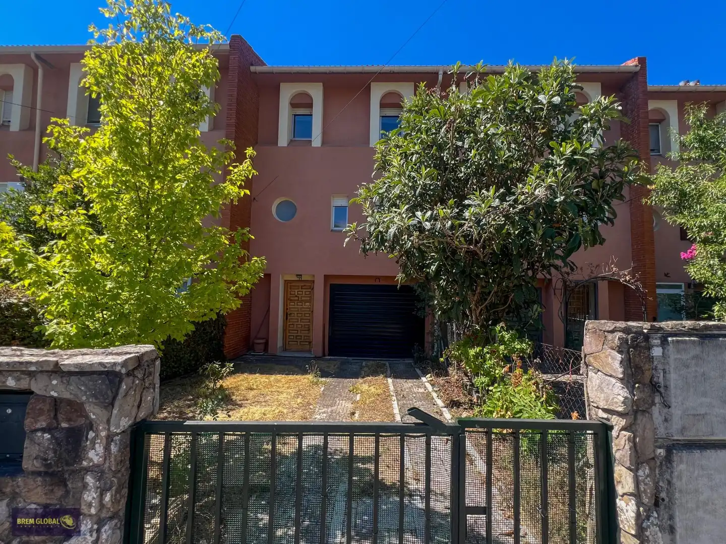 Exterior view of Detached homes for sale in La Cabrera  with Private garden and Community pool