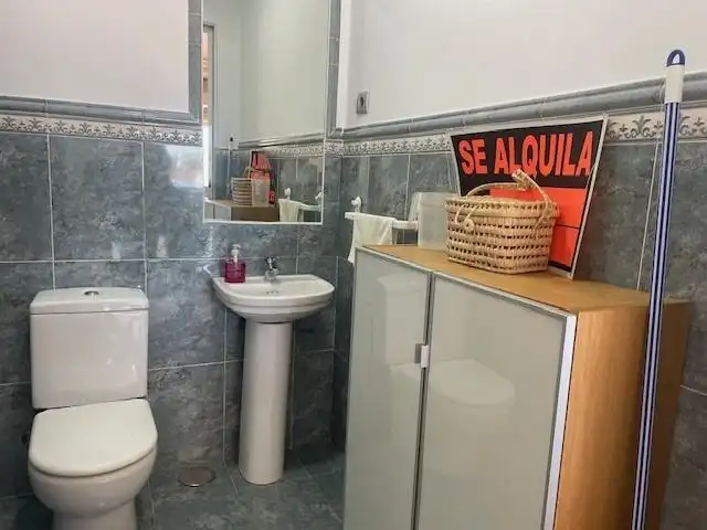 Bany de Oficina de lloguer en Benalmádena amb Aire condicionat, Calefacció i Moblat
