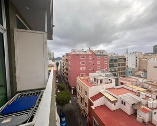 Vista exterior de Estudi de lloguer en Las Palmas de Gran Canaria amb Balcó