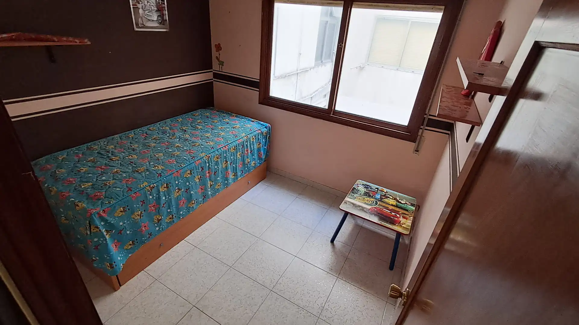Habitación de Piso en venta en Vigo  con Parquet, Trastero y Amueblado