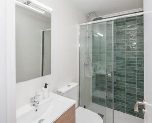 Bathroom of Apartment to share in  Valencia Capital  with Furnished, Washing machine and Microwave