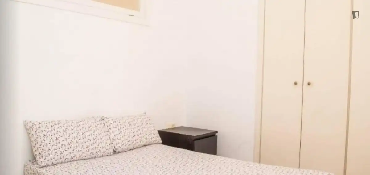 Dormitori de Apartament per a compartir en  Barcelona Capital amb Calefacció, Moblat i Forn