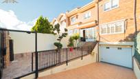 Exterior view of Single-family semi-detached for sale in Arroyomolinos (Madrid)  with Air Conditioner and Terrace