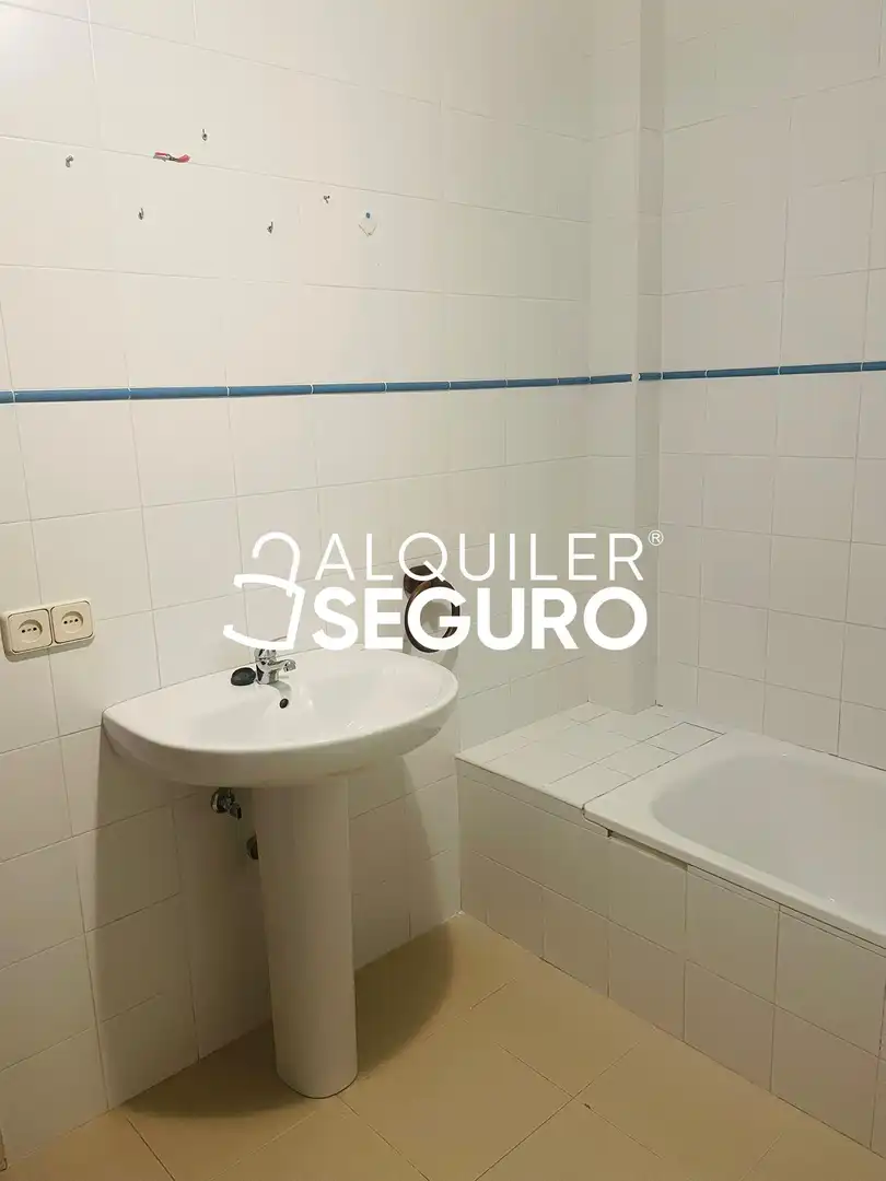 Bathroom of Flat for rent in Toledo  with Heating