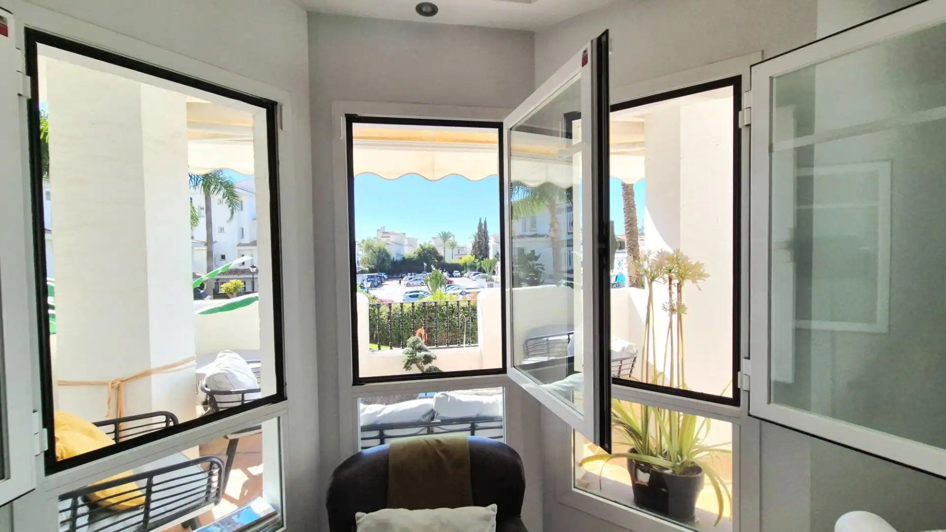 Vista exterior de Apartament en venda en Nueva Andalucía