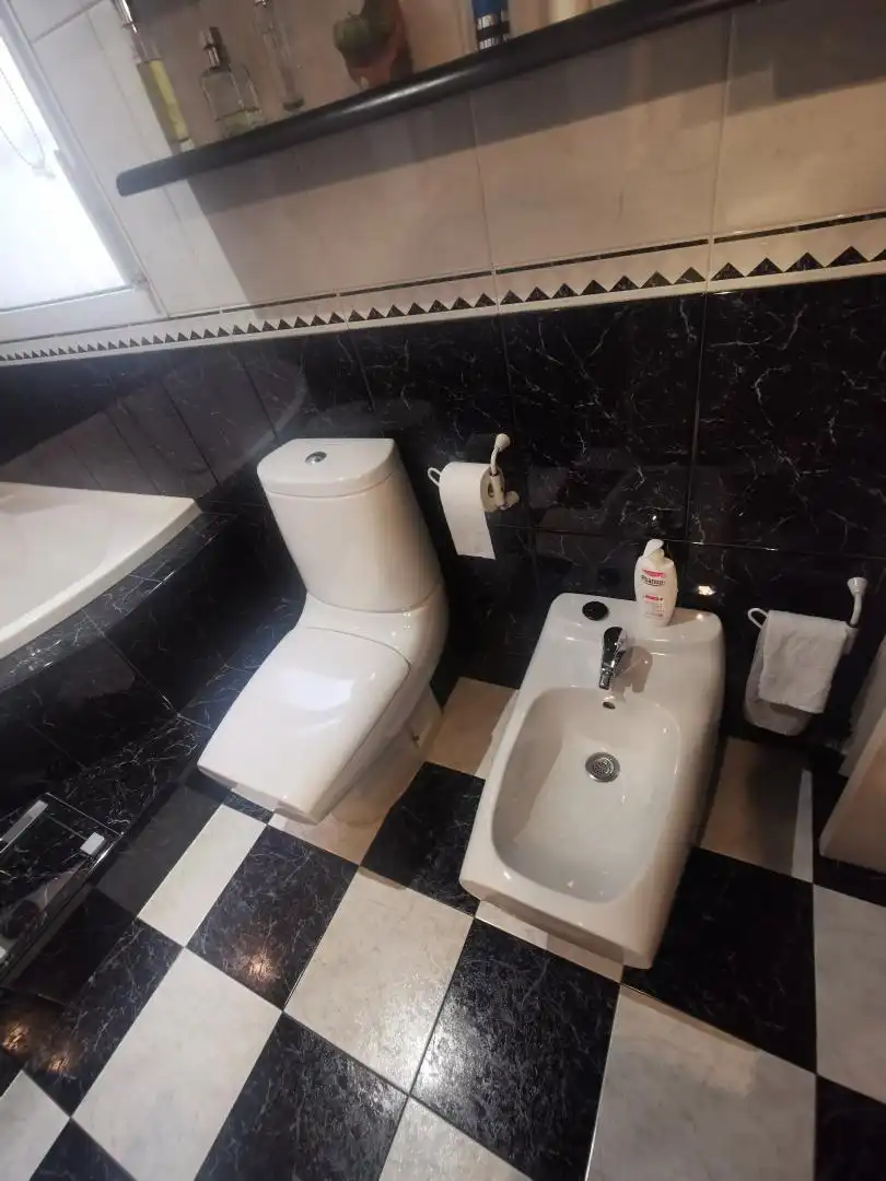 Bathroom of Flat for sale in Cornellà de Llobregat  with Air Conditioner, Heating and Terrace