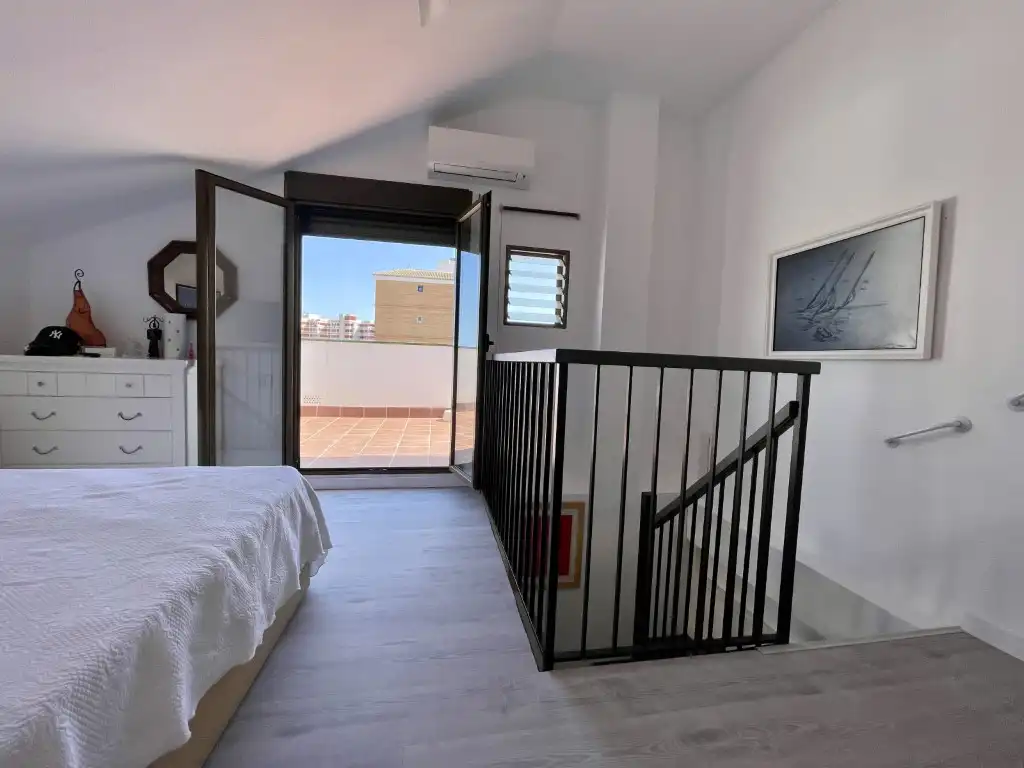 Schlafzimmer von Wohnungen zur Miete in Benicasim / Benicàssim mit Klimaanlage, Privatgarten und Terrasse