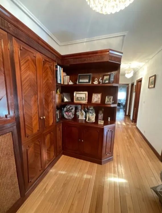 Sala d'estar de Pis en venda en Villarcayo de Merindad de Castilla la Vieja amb Calefacció, Terrassa i Moblat