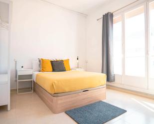 Bedroom of Flat to share in  Barcelona Capital  with Heating, Washing machine and Balcony
