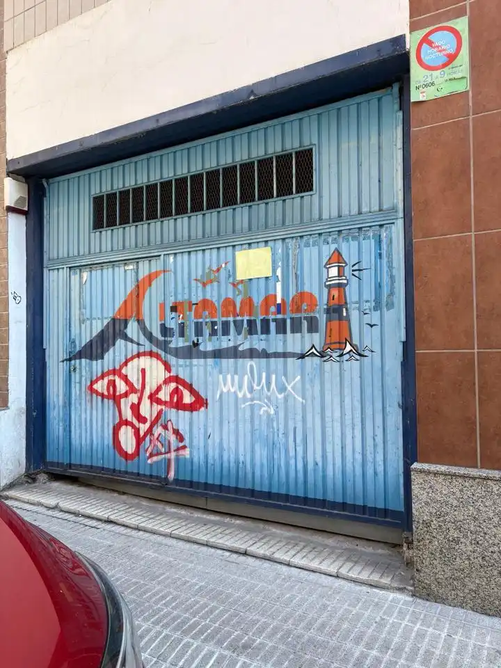 Vista exterior de Local en venta en Gijón 