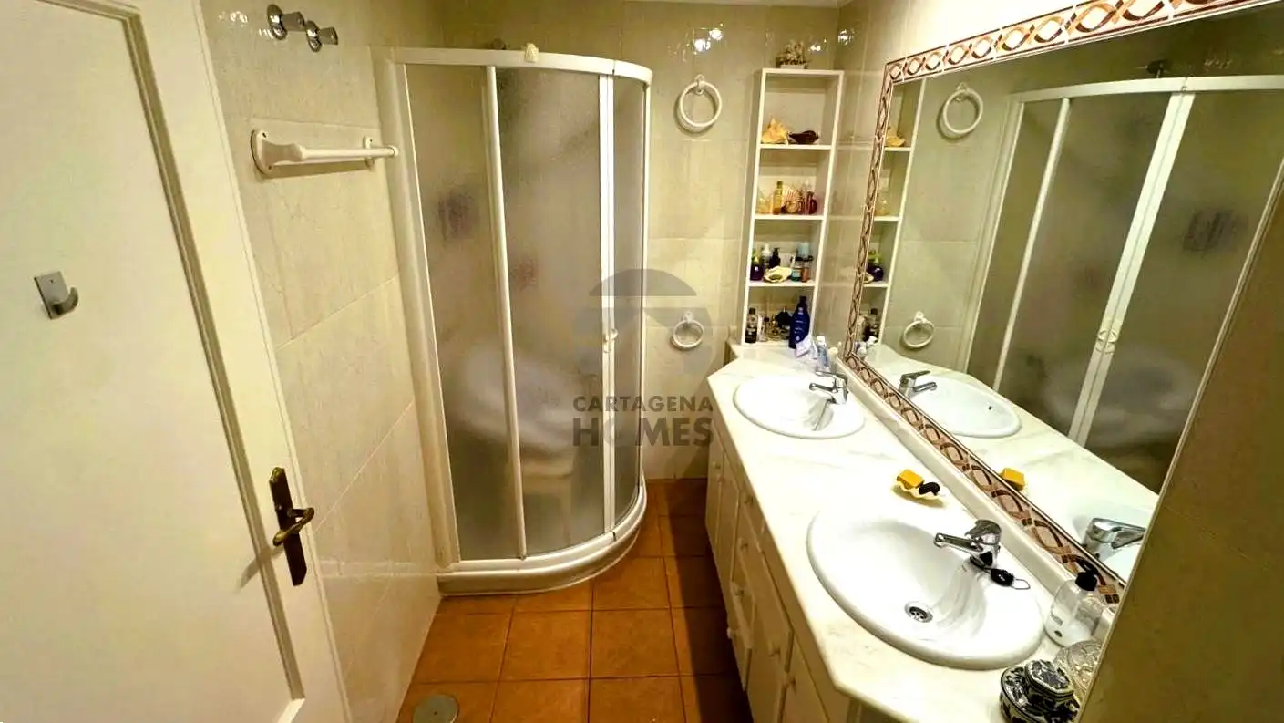 Bathroom of Flat for sale in Cartagena  with Air Conditioner, Parquet flooring and Storage room