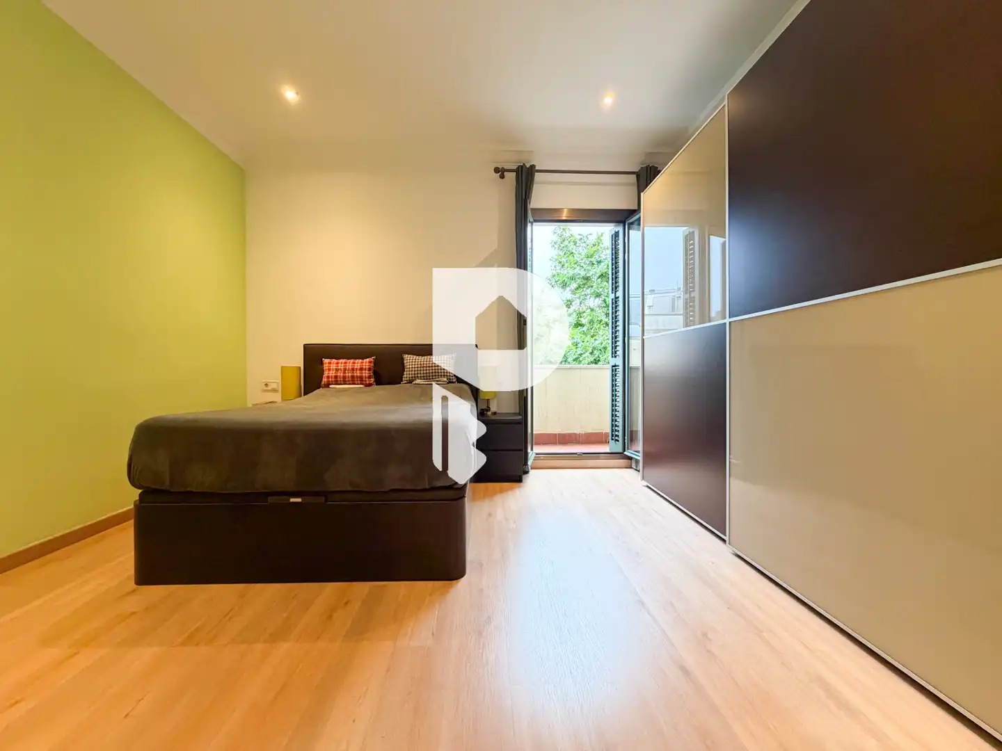 Bedroom of Flat for sale in Barcelona  with Air Conditioner, Heating and Parquet flooring