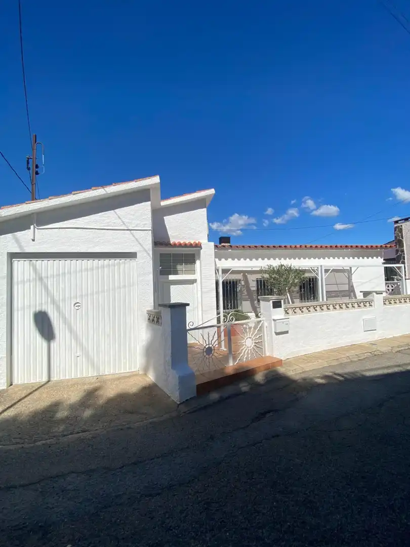 Vista exterior de Casa o xalet en venda en Roses amb Aire condicionat, Calefacció i Jardí privat