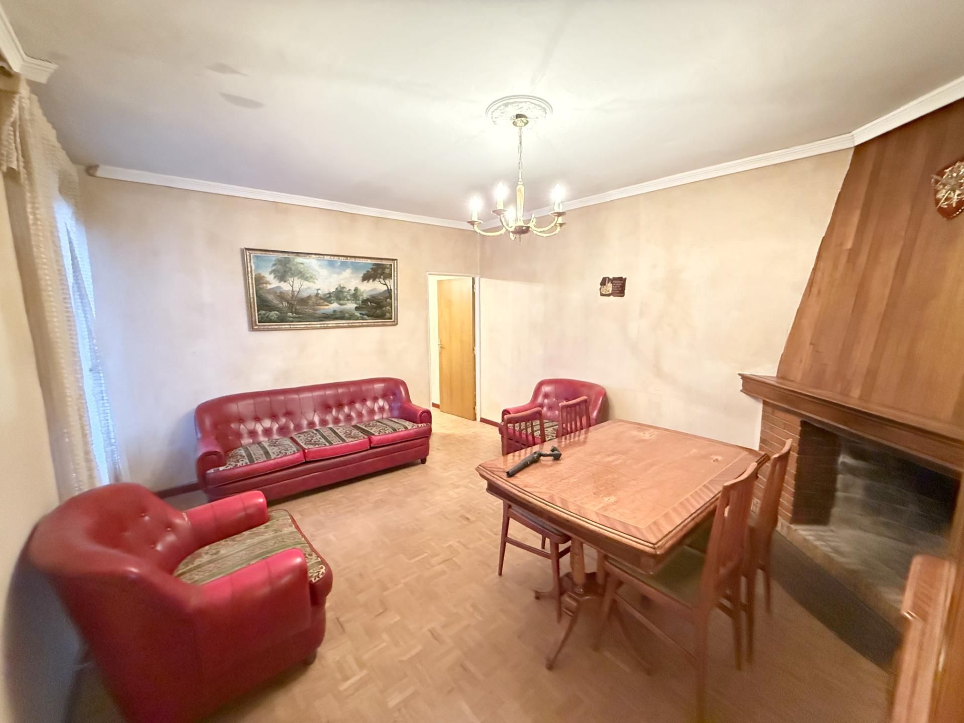 Piso en venta en Navaluenga con Parquet