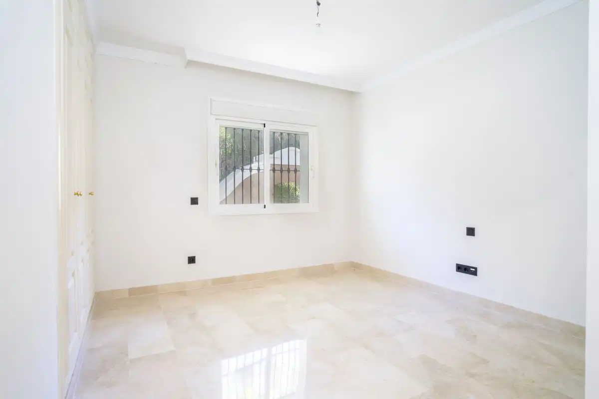 Planta baixa en venda en Marbella amb Aire condicionat, Calefacció i Jardí privat