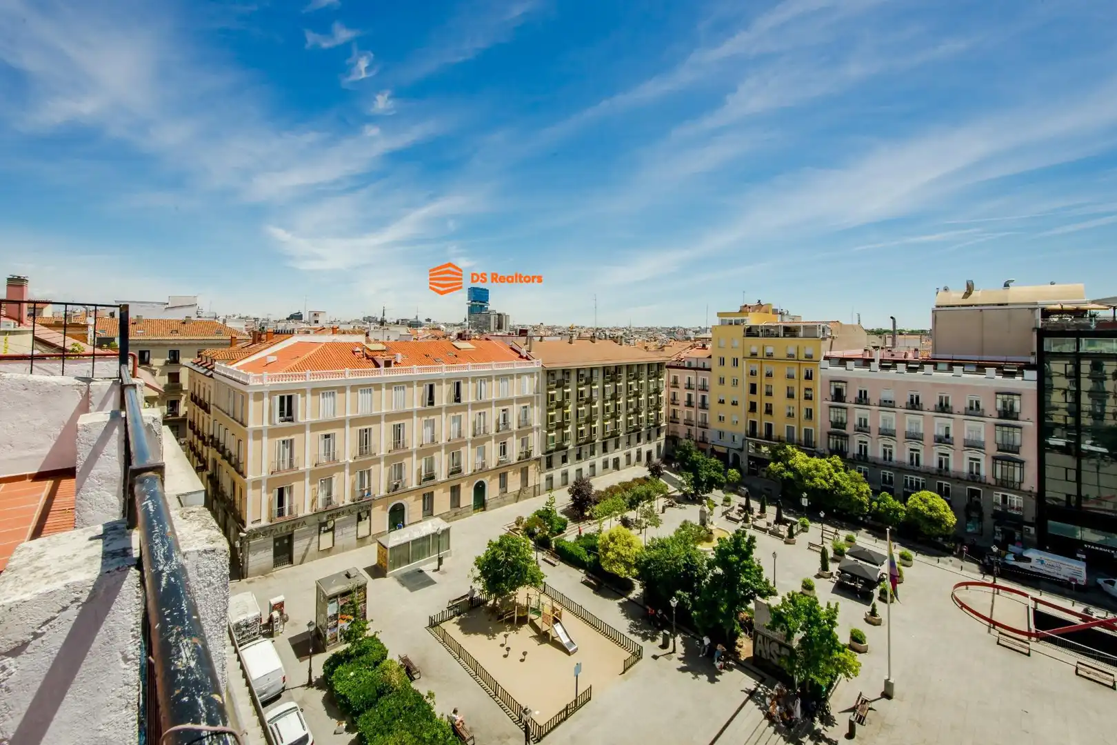 Außenansicht von Dachboden zur Miete in Madrid mit Heizung, Terrasse und Möbliert