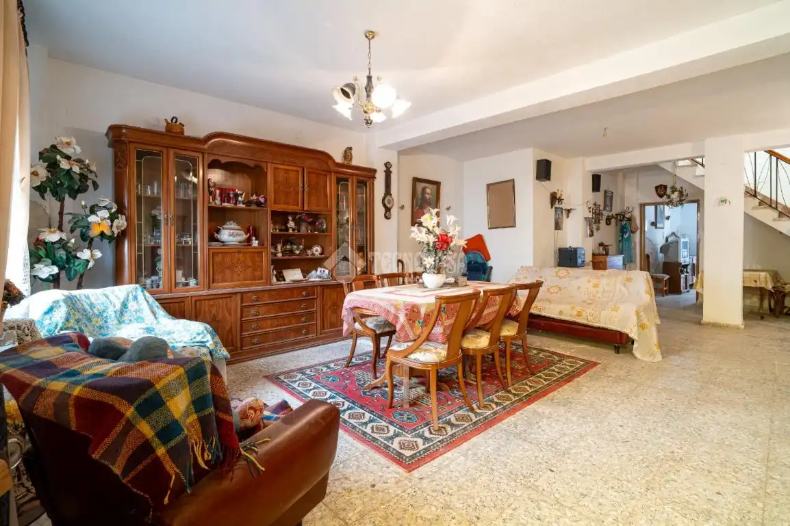 Sala d'estar de Casa adosada en venda en Villamena amb Terrassa
