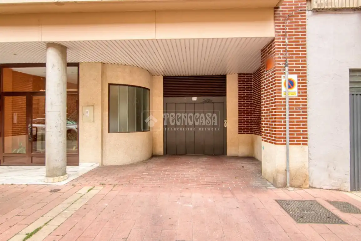Parking de Piso en venta en Valladolid con Calefacción y Trastero