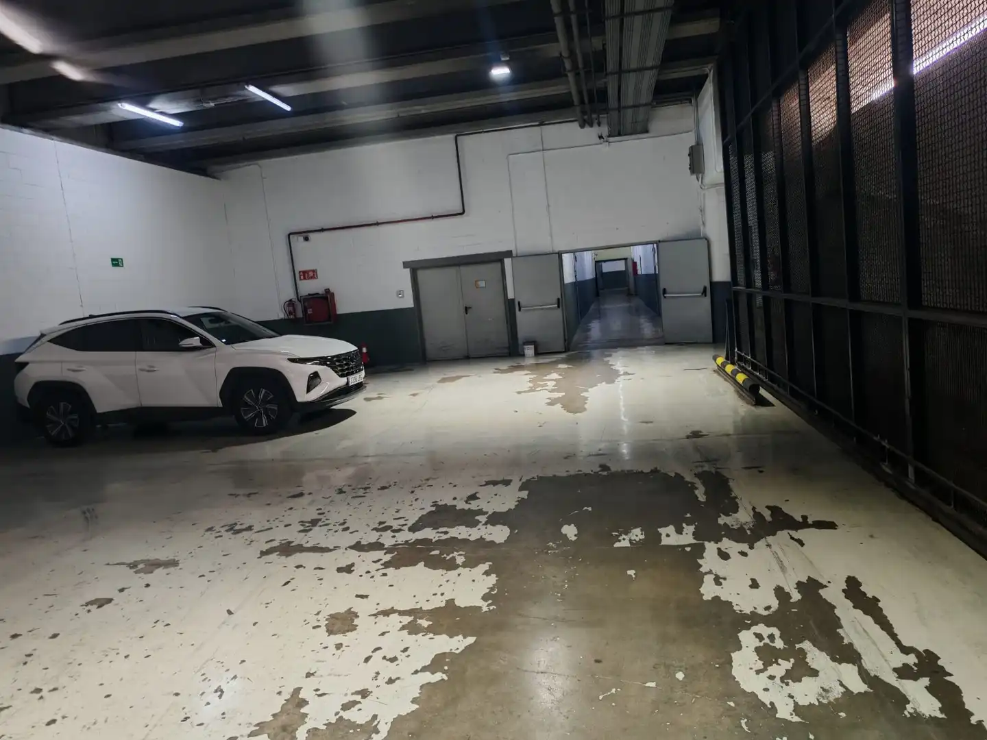 Parking de Local en traspaso en Sabadell con Aire acondicionado, Calefacción y Amueblado