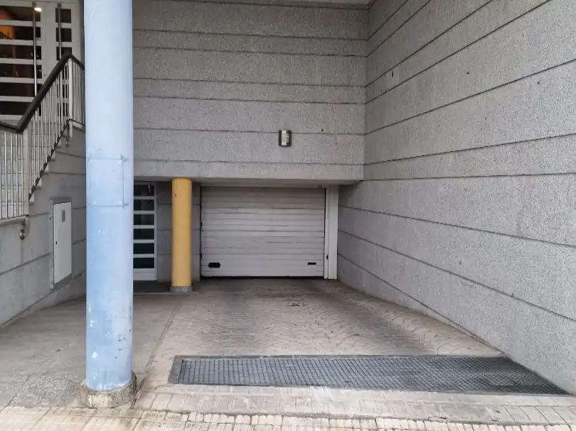 Aparcament de Garatge de lloguer en Foz amb Alarma