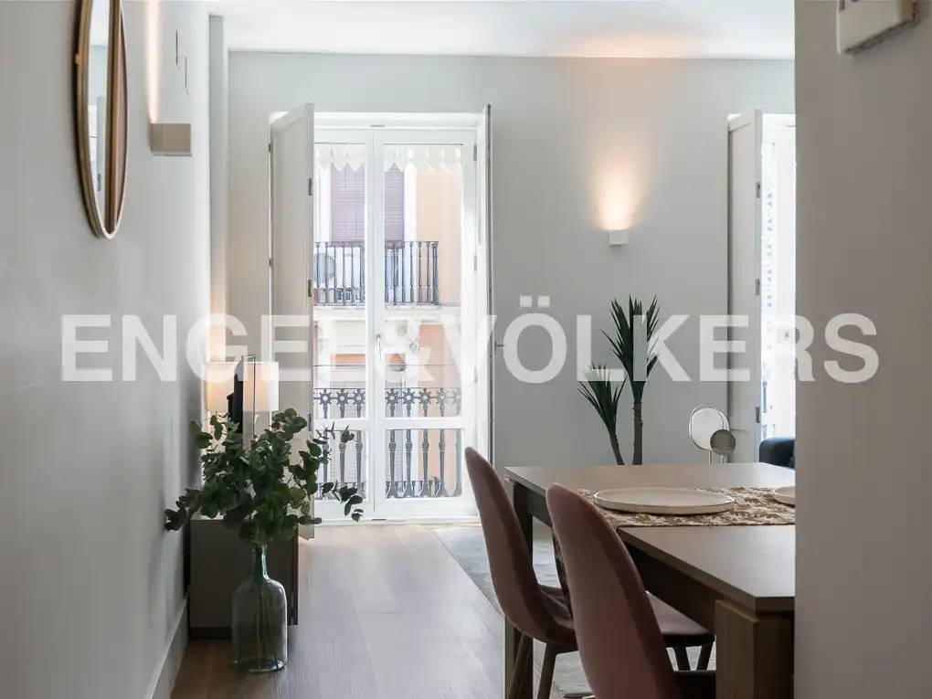 Flat for sale in Valencia  with Air Conditioner, Heating and Storage room