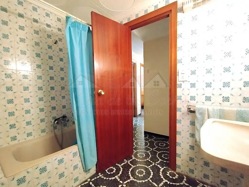 Badezimmer von Wohnung zum Verkauf in Sax
