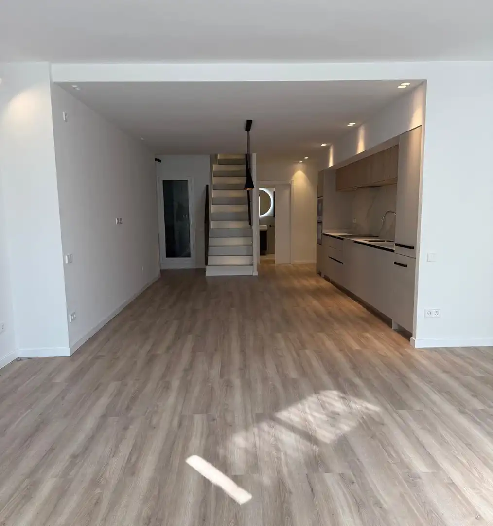 Duplex in vendita a Carrer Carrer Nàpols, imagen 3
