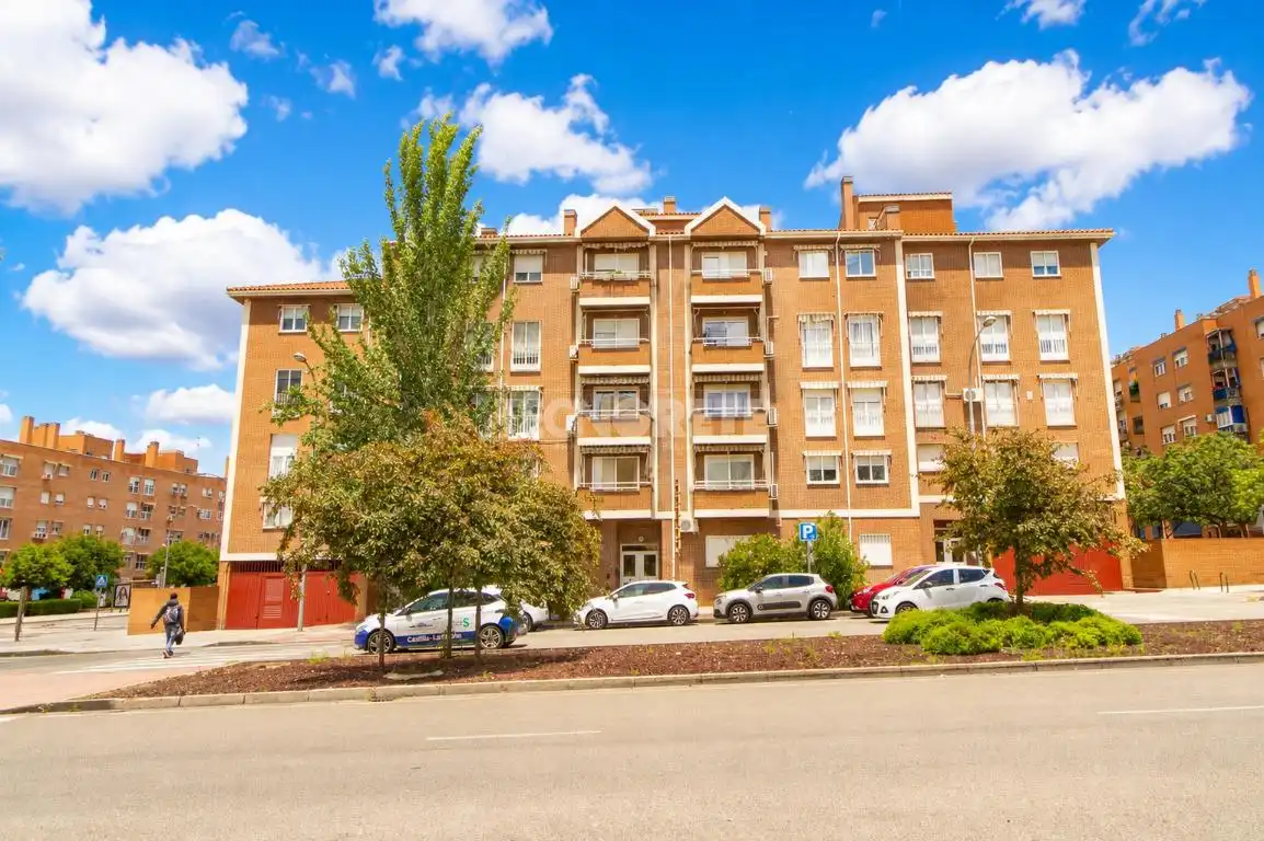 Vista exterior de Piso en venta en  Toledo Capital con Calefacción