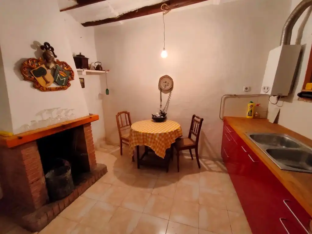 Küche von Einfamilien-Reihenhaus zum Verkauf in Valderrobres mit Heizung, Terrasse und Abstellraum