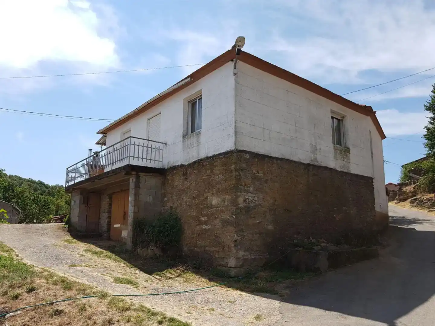 Vista exterior de Finca rústica en venda en Castrelo do Val amb Balcó