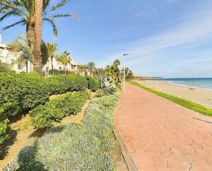 Vista exterior de Apartament en venda en Estepona amb Aire condicionat i Terrassa