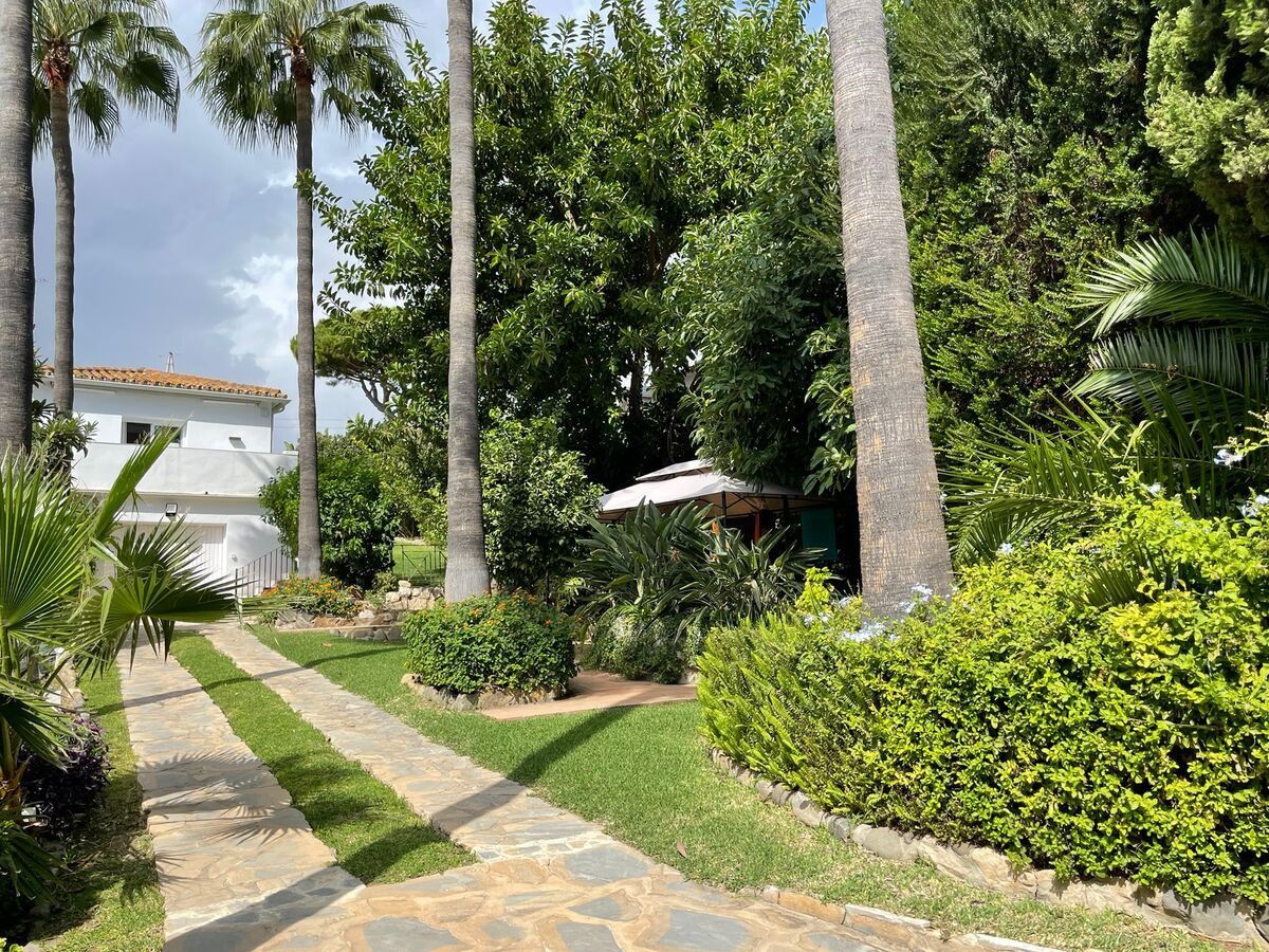 Jardí de Casa o xalet en venda en Marbella amb Aire condicionat, Jardí privat i Terrassa