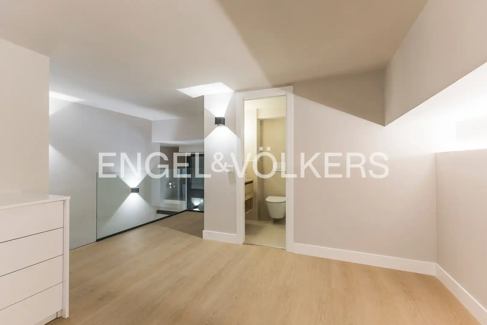 Wohnung zum Verkauf in Madrid mit Klimaanlage und Heizung