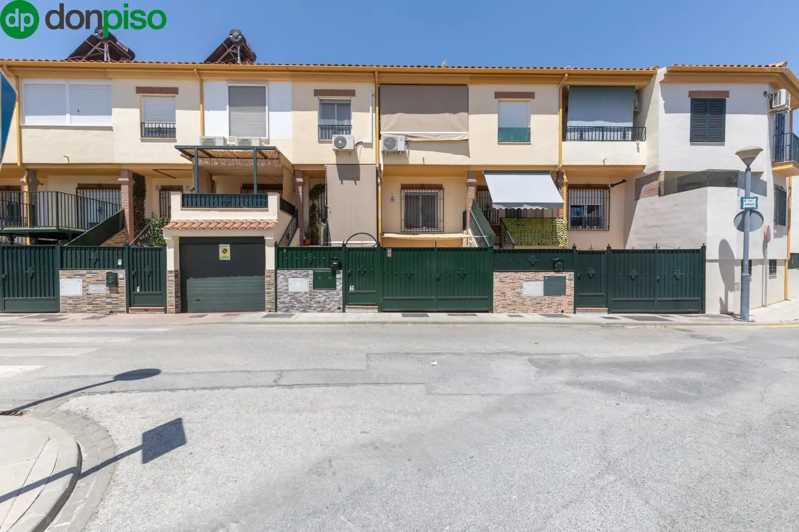 Exterior view of Detached homes for sale in Vegas del Genil