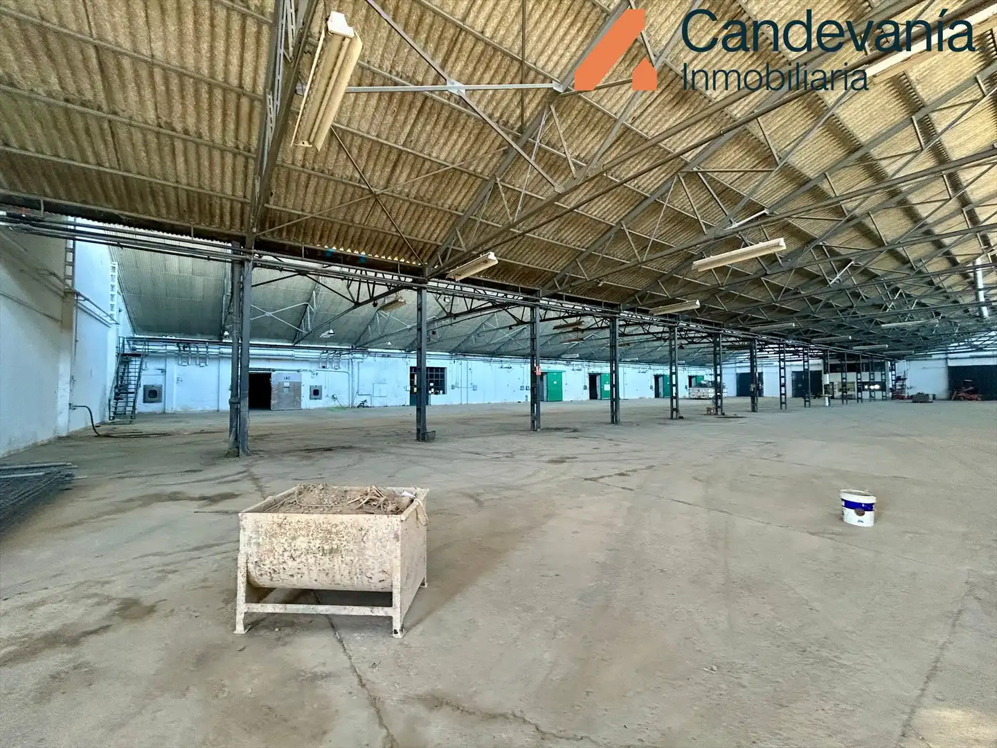 Vista exterior de Nave industrial en venta en Zuera