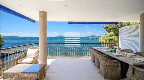Espectacular apartamento en primera línea de mar situado en uno de los lugares más privilegiados del Puerto Pollensa.