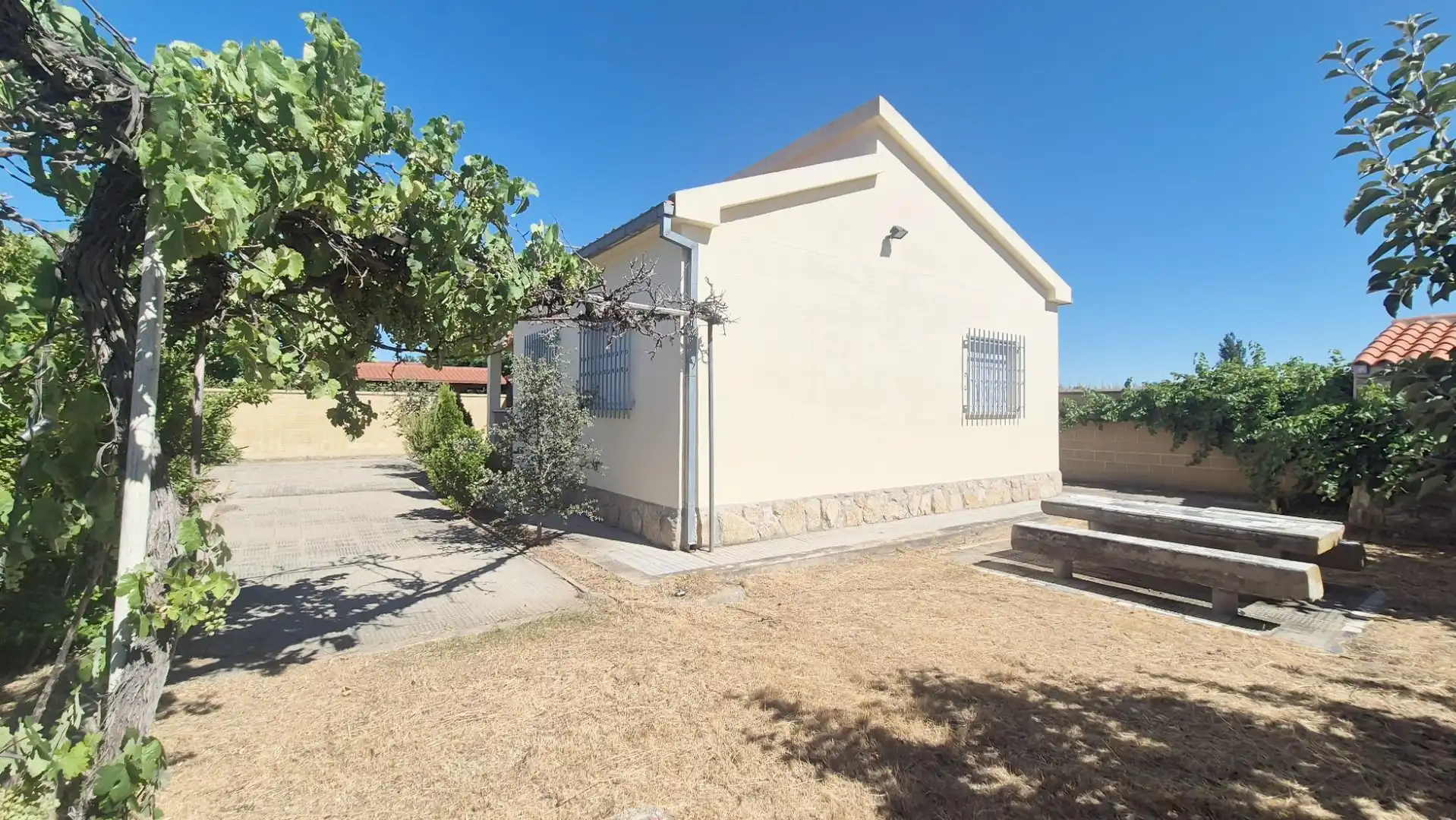 Exterior view of Houses for sale in Calvarrasa de Abajo  with Heating, Storage room and Furnished